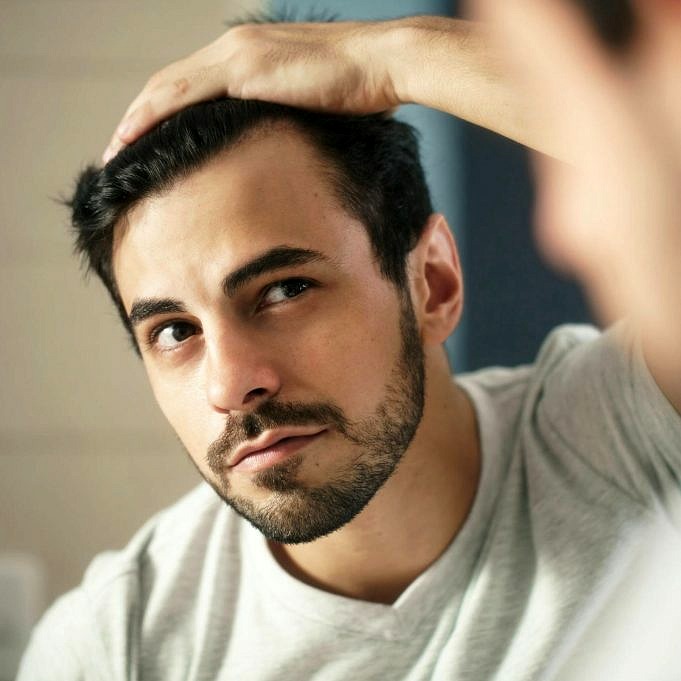Die 9 Wichtigsten Gründe Für Haarausfall Bei Männern Nach 40